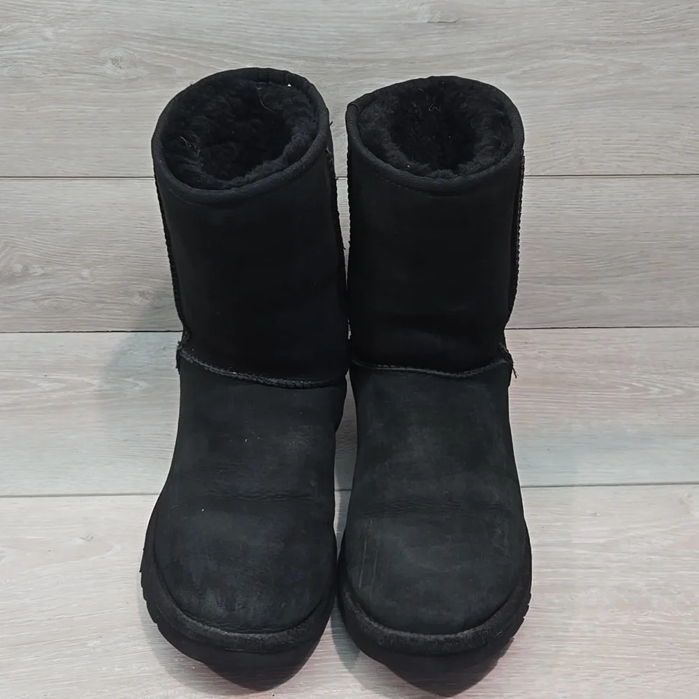 UGG Australia 5825 Classic Black Winter Boots Insulated Line Leather Shoes Sz 9